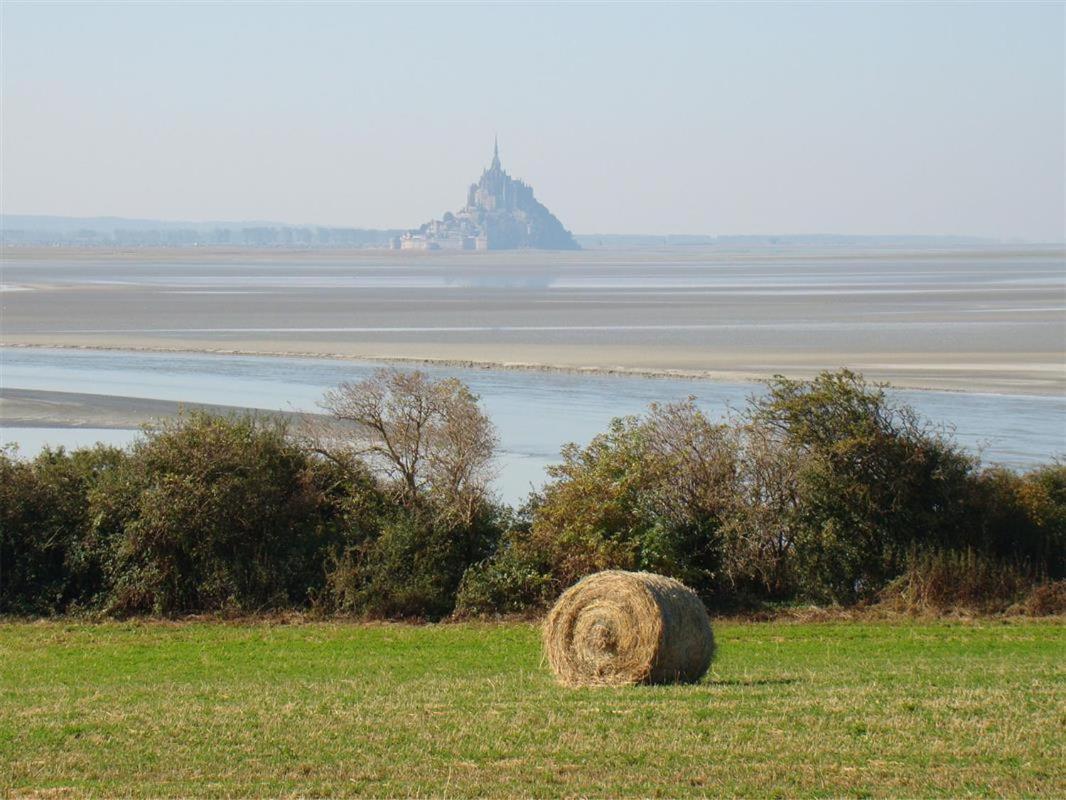 Entre Mont St Michel Et Merveille Vains Bagian luar foto