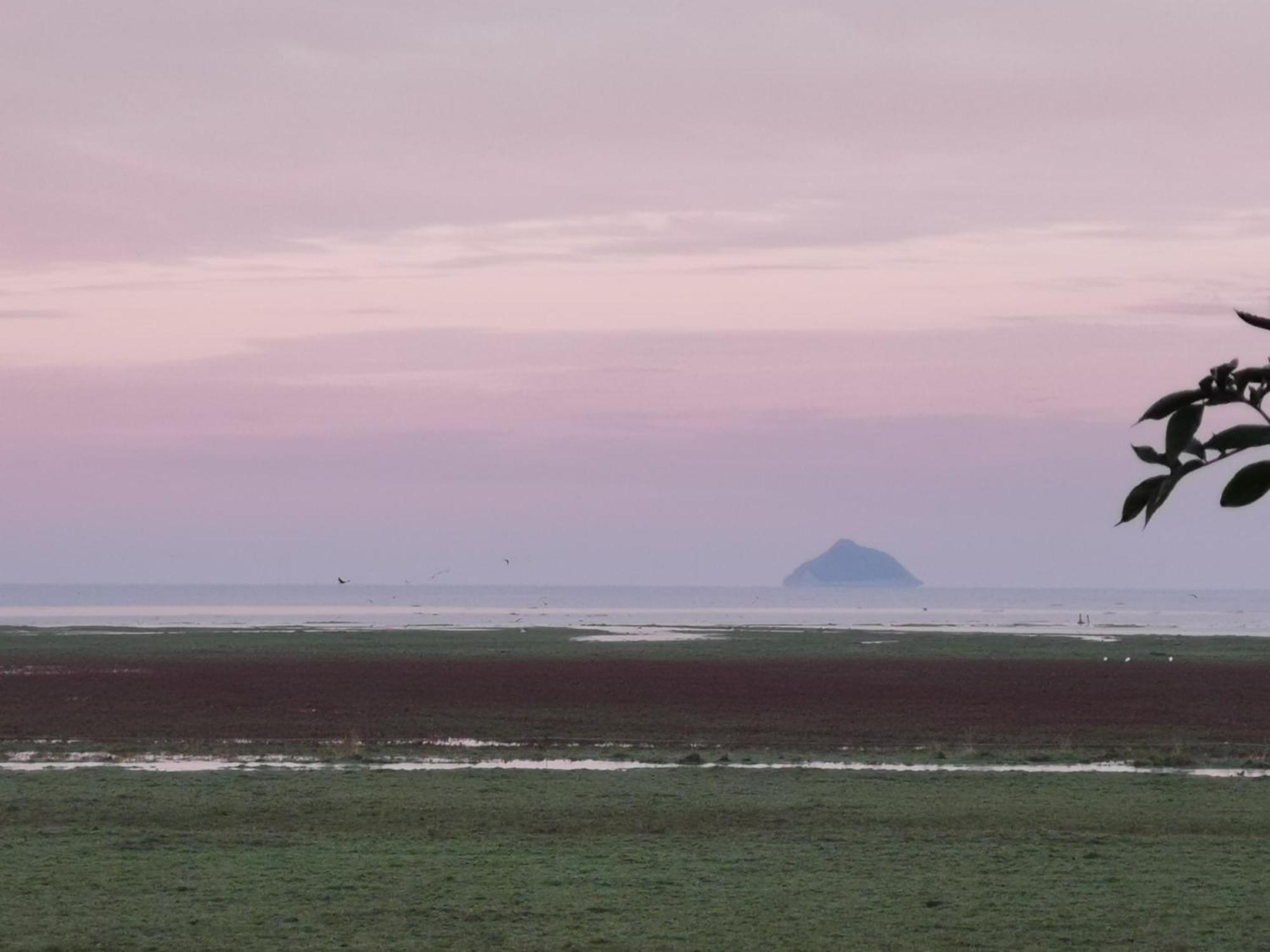 Entre Mont St Michel Et Merveille Vains Bagian luar foto